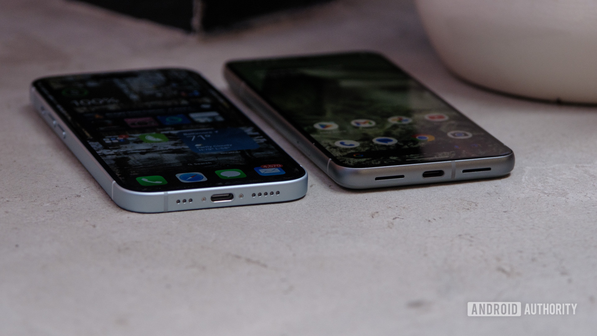 google pixel 8 vs iphone 15 ports