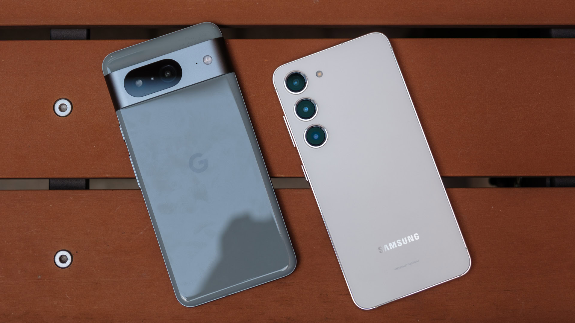 google pixel 8 vs samsung galaxy s23 laying down