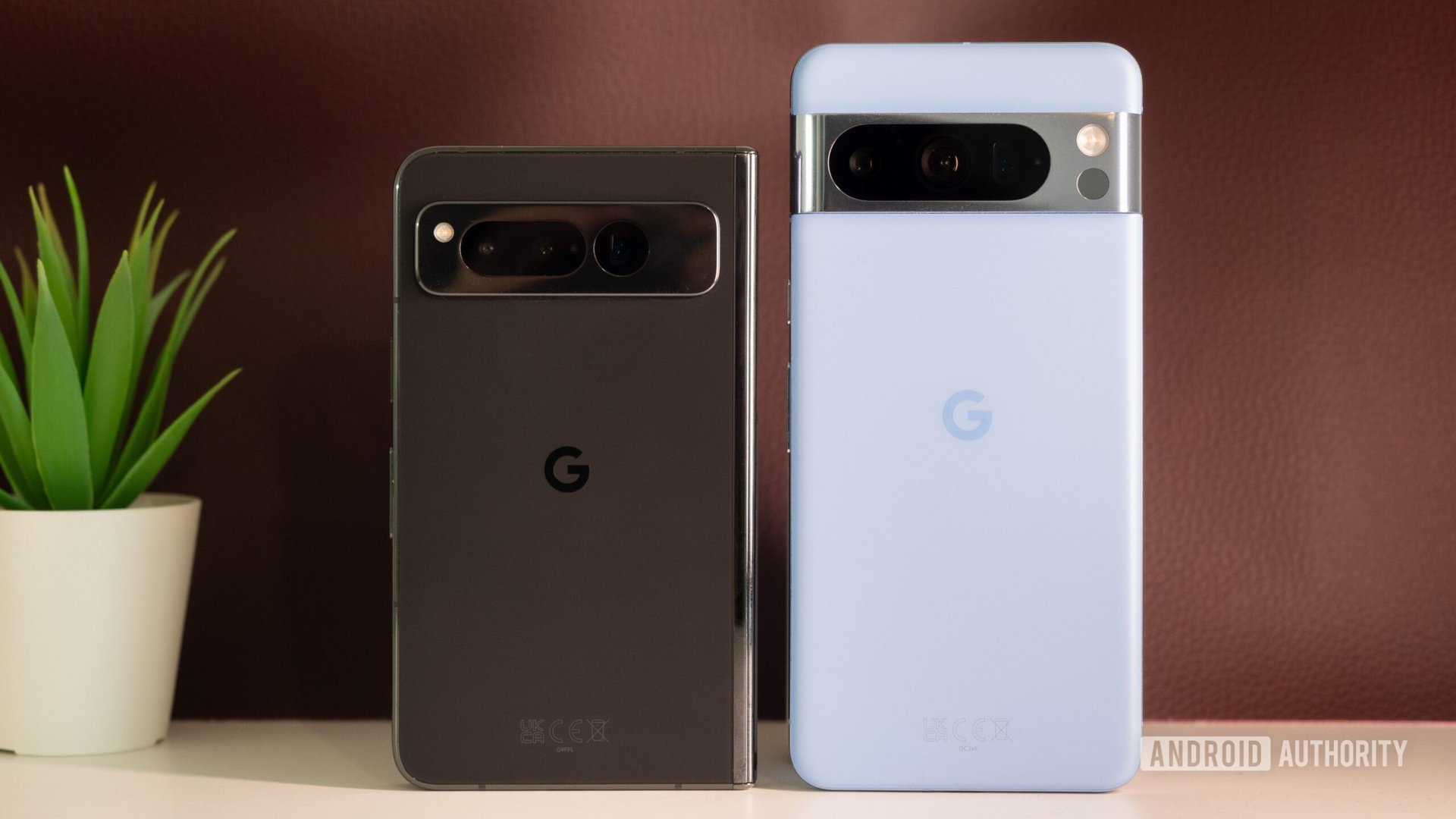 Google Pixel Fold vs 8 Pro