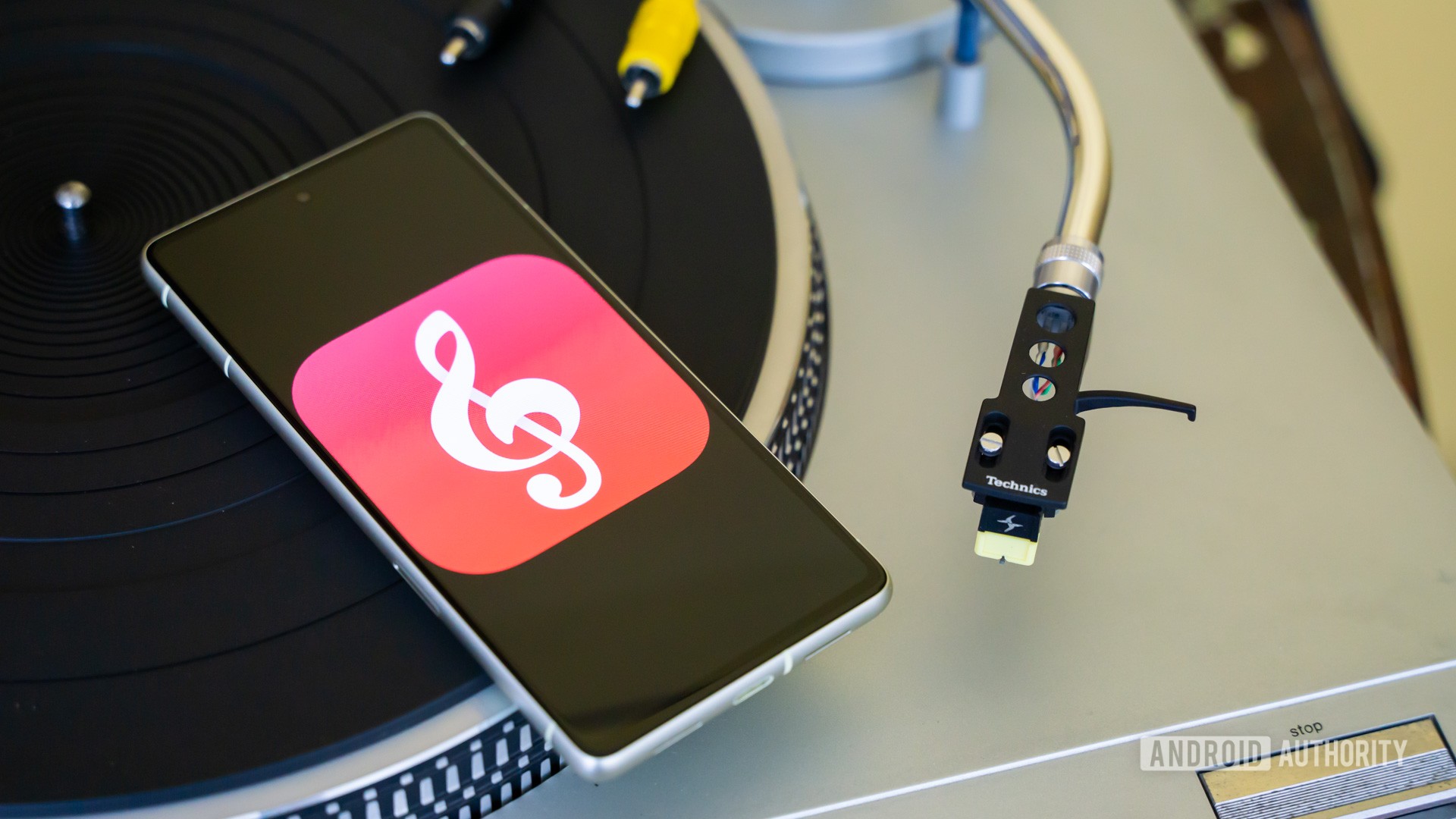 Logo Apple Music na smartfonie – zdjęcie (2)