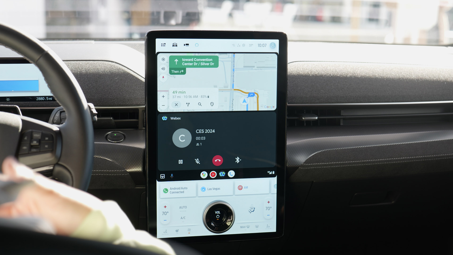 Conference calling in Android Auto