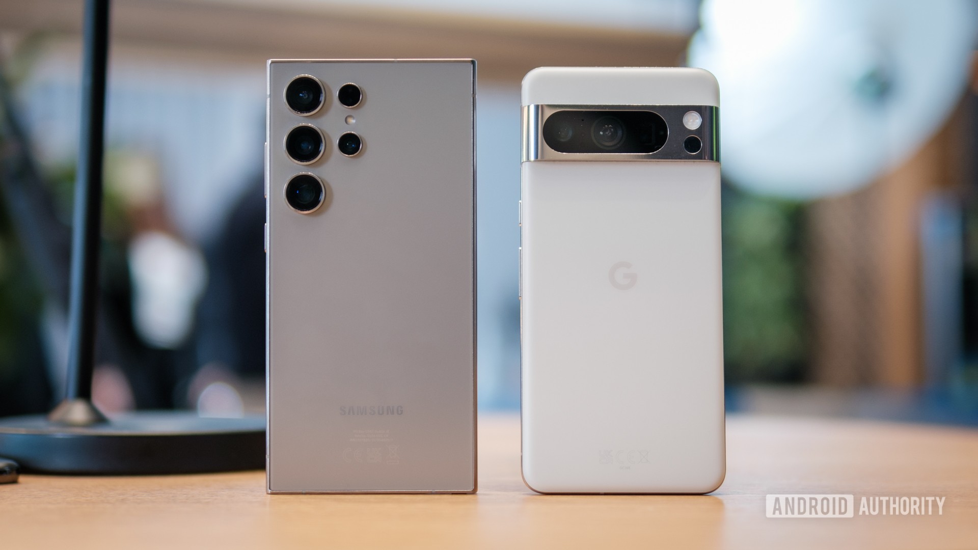 Samsung Galaxy S24 Ultra vs Googel Pixel 8 Pro standing
