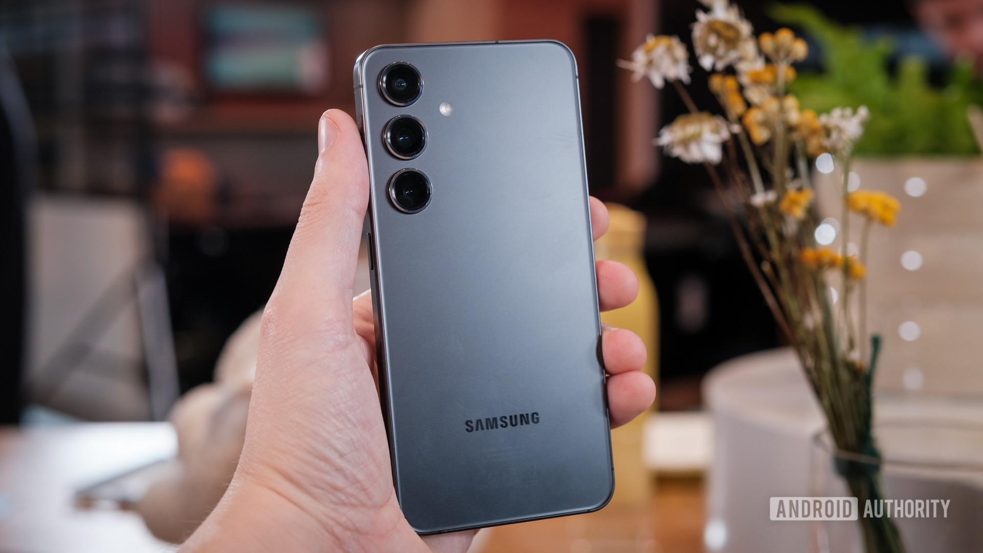 Samsung Galaxy S24 grey colorway in hand