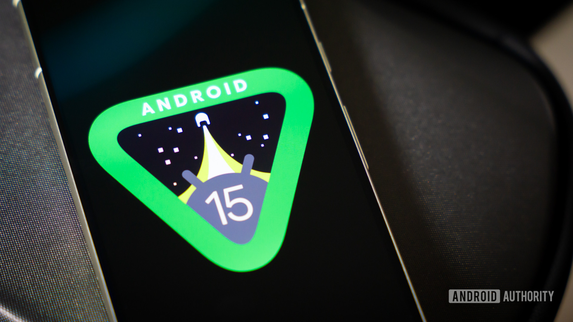 Android 15 logo on smartphone stock photo (11)