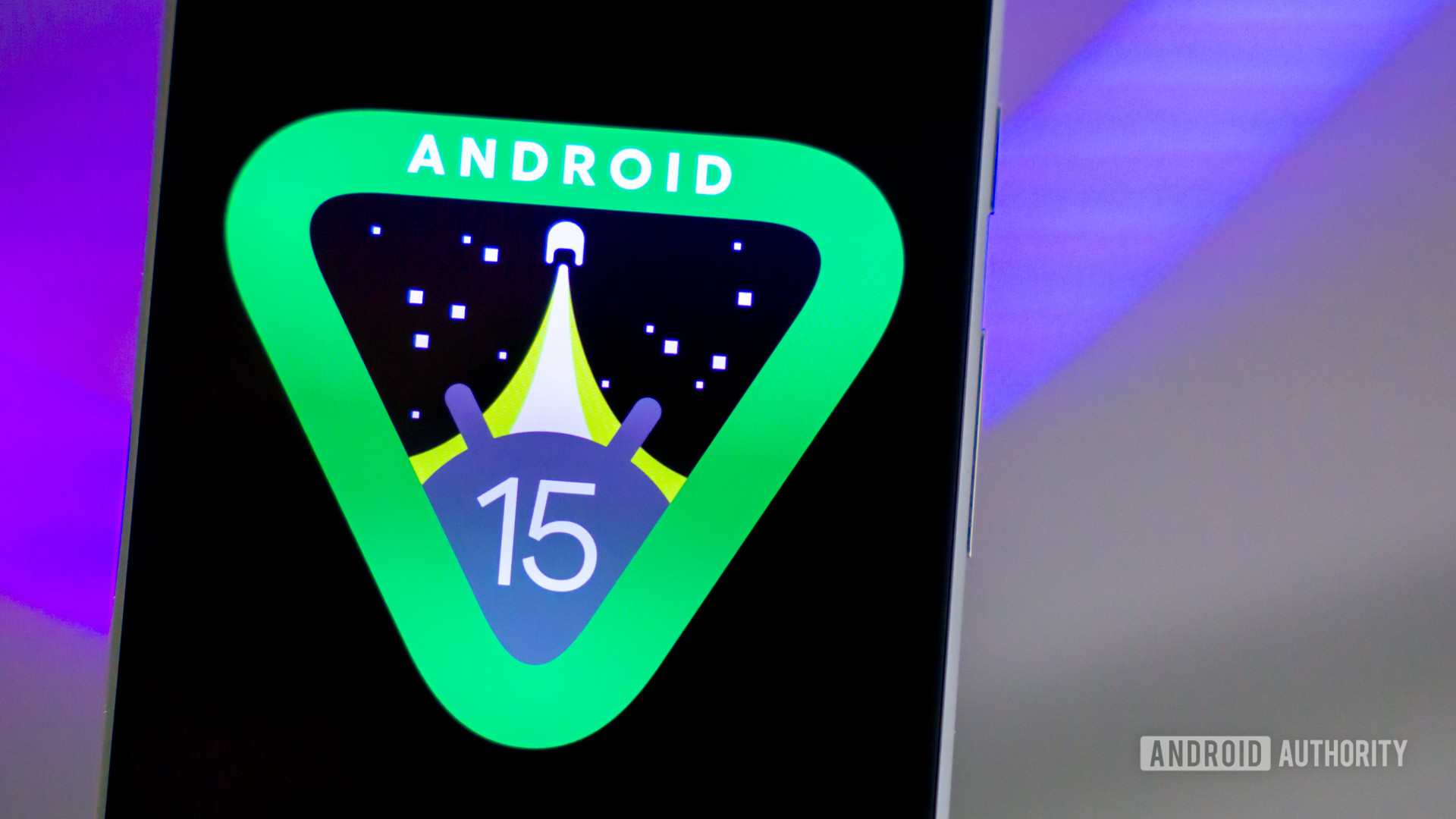 Android 15 logo on smartphone with light strip in background stock photo (12)