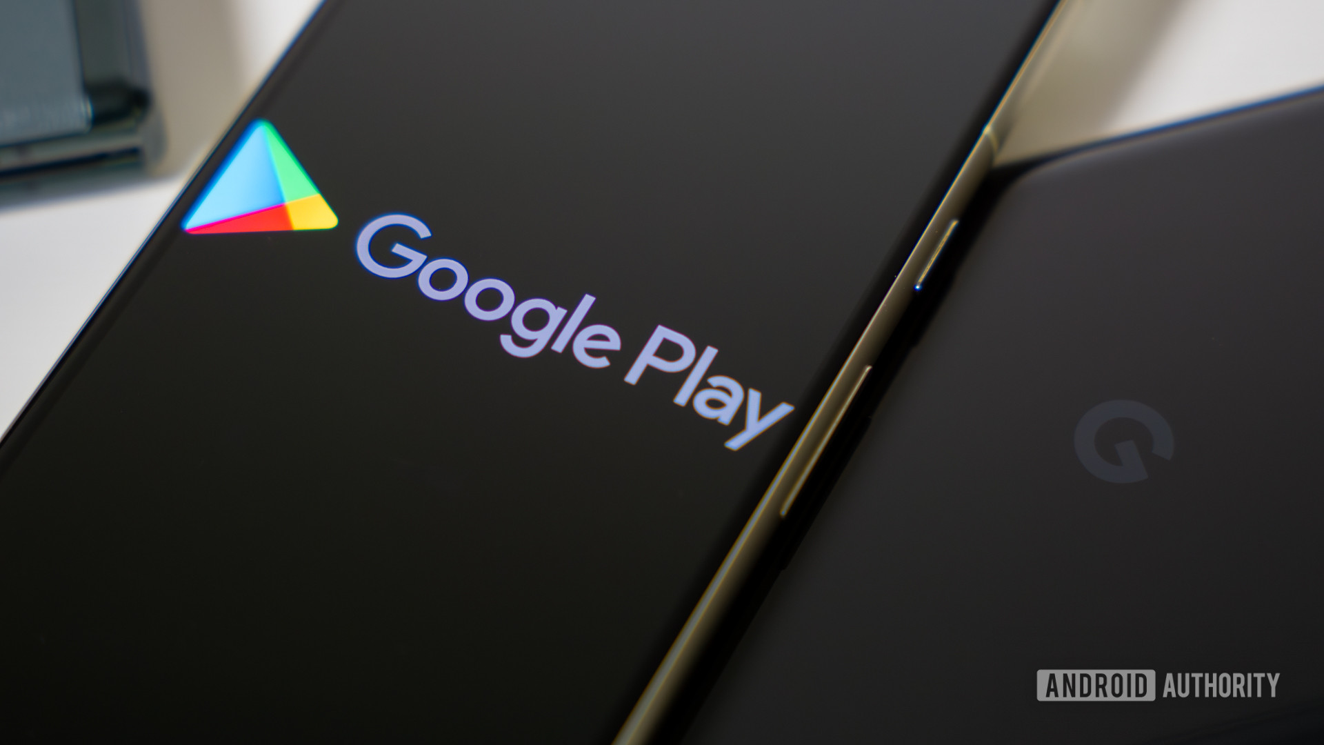 Logotipo de Google Play Store en la foto de stock del teléfono inteligente (3)