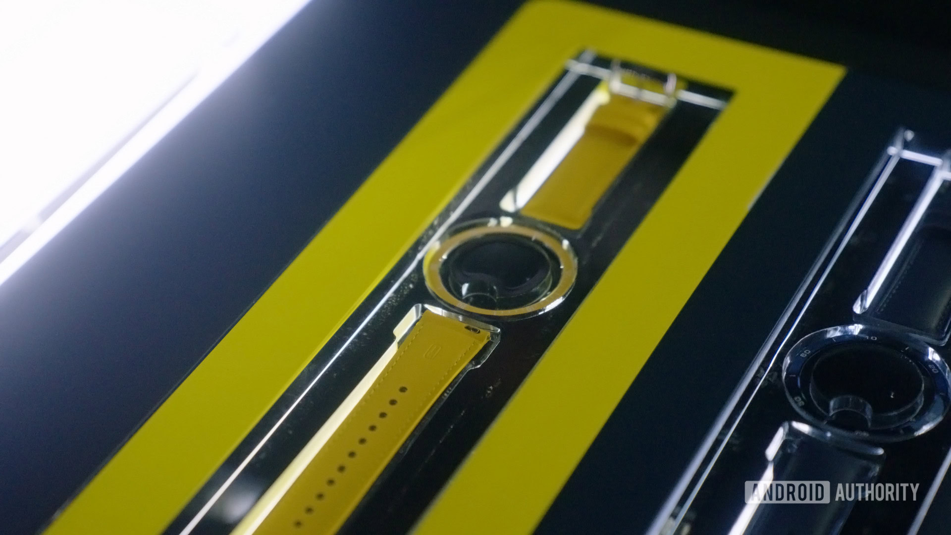 Żółta ramka zegarka Xiaomi Watch S3