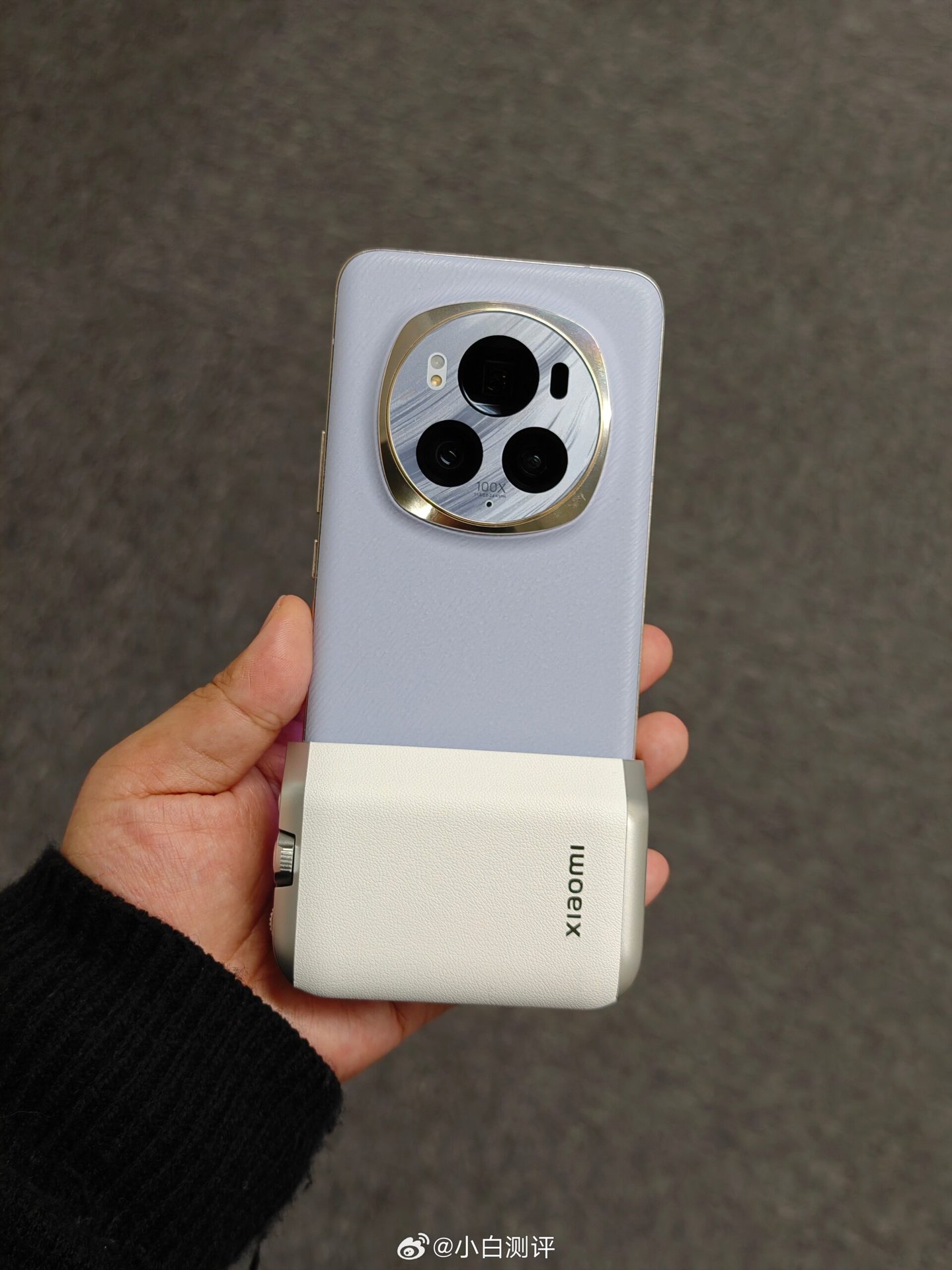 Xiaomi camera grip with HONOR Magic 6 Pro