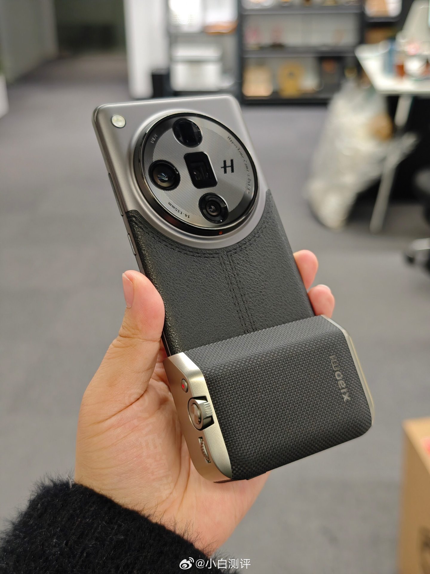 Xiaomi camera grip with OPPO Find X7 Ultra