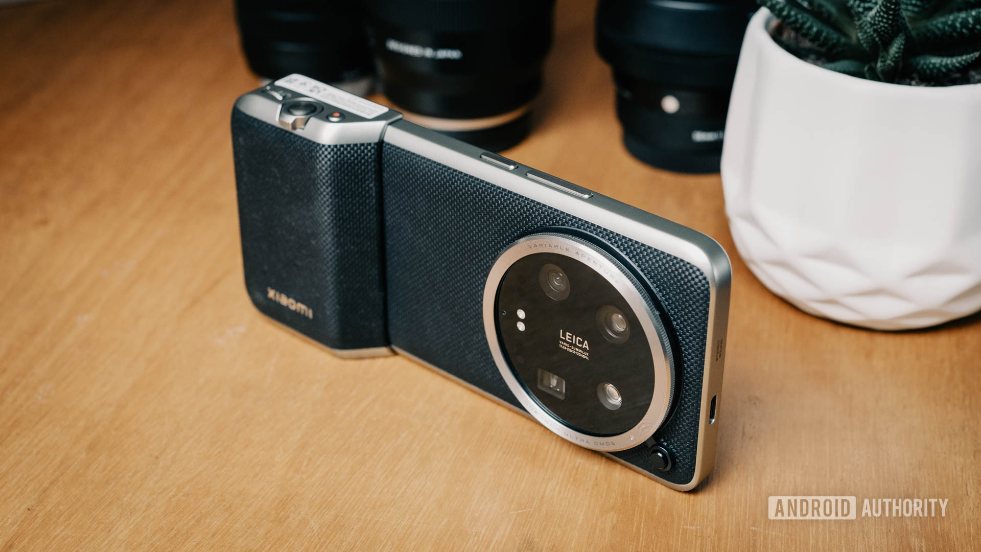 Xiaomi 14 Ultra camera lens kit above