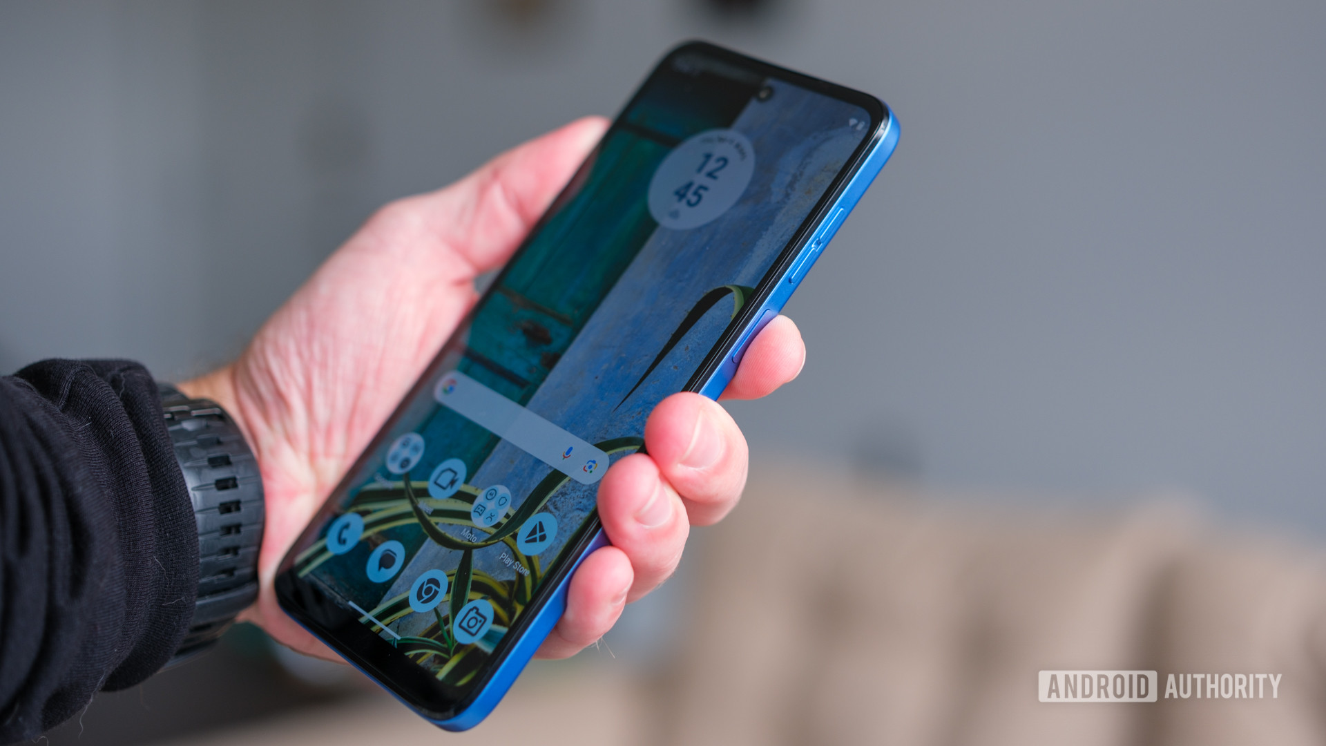 Motorola Moto G Play 2024 fingerprint reader