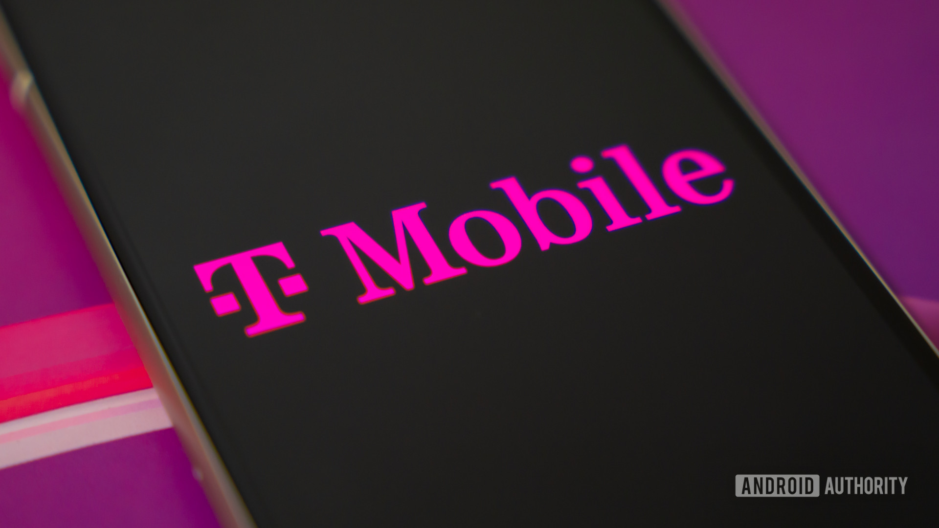 Logotipo de T Mobile en el teléfono inteligente (2)