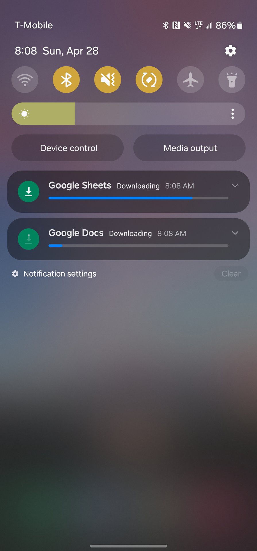 Download de dois aplicativos ao mesmo tempo