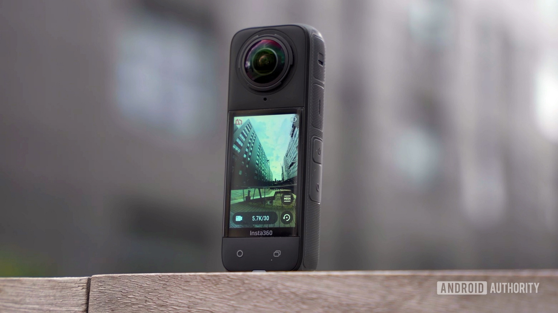 Экшн-камера Insta360 X4 с обзором на 360 градусов – идеальное карманное решение для видеоблогеров.