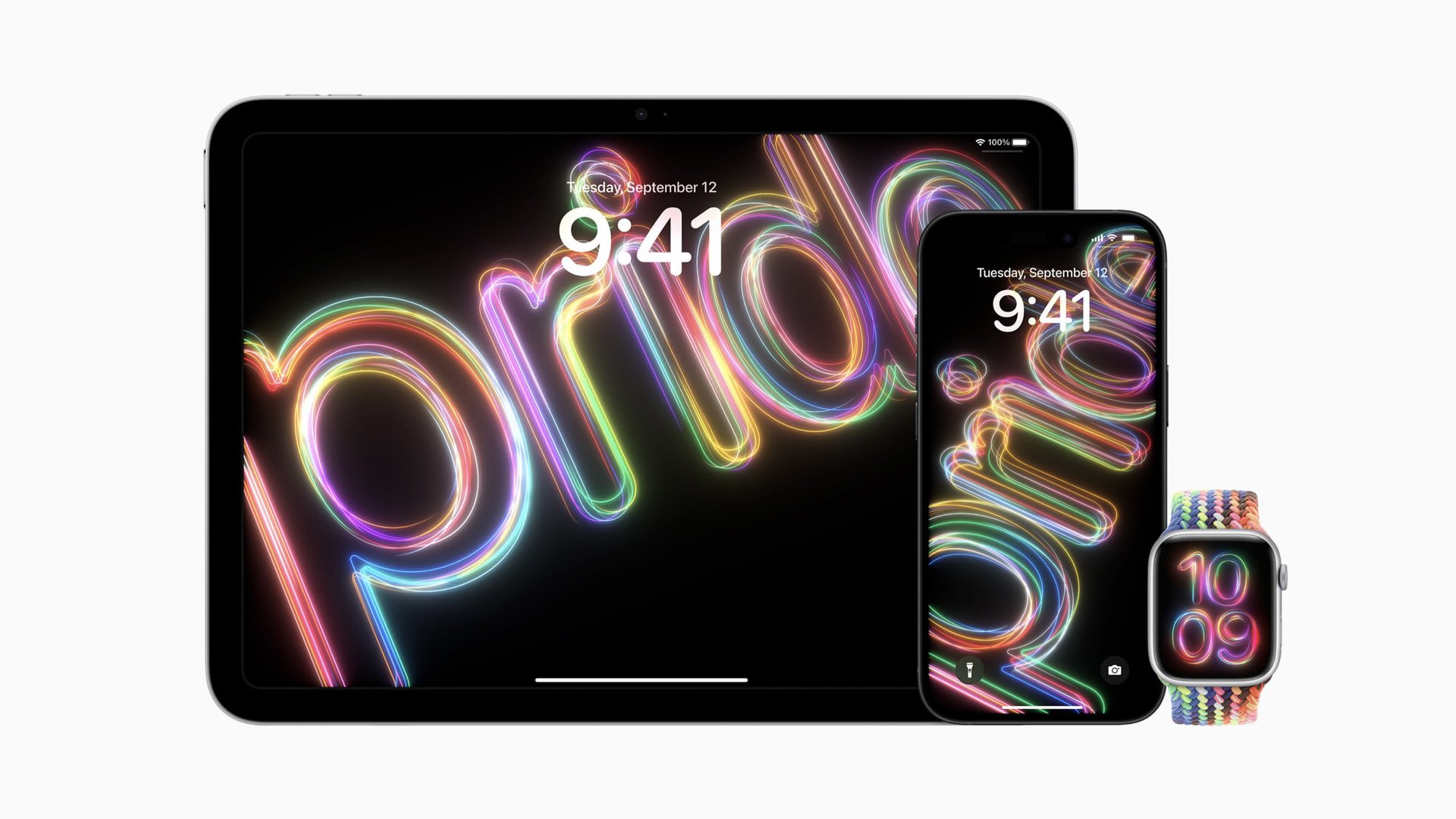iPad, iPhone i Apple Watch wyświetlające tapetę Apple LGBTQ+ Pride 2024 i tarczę zegarka.