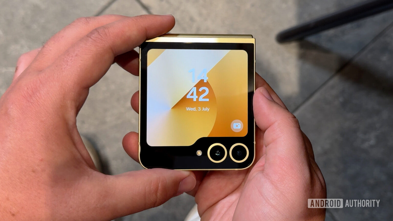 Galaxy Z Flip 6 and Flip 5 can finally use Google Wallet on the cover ...