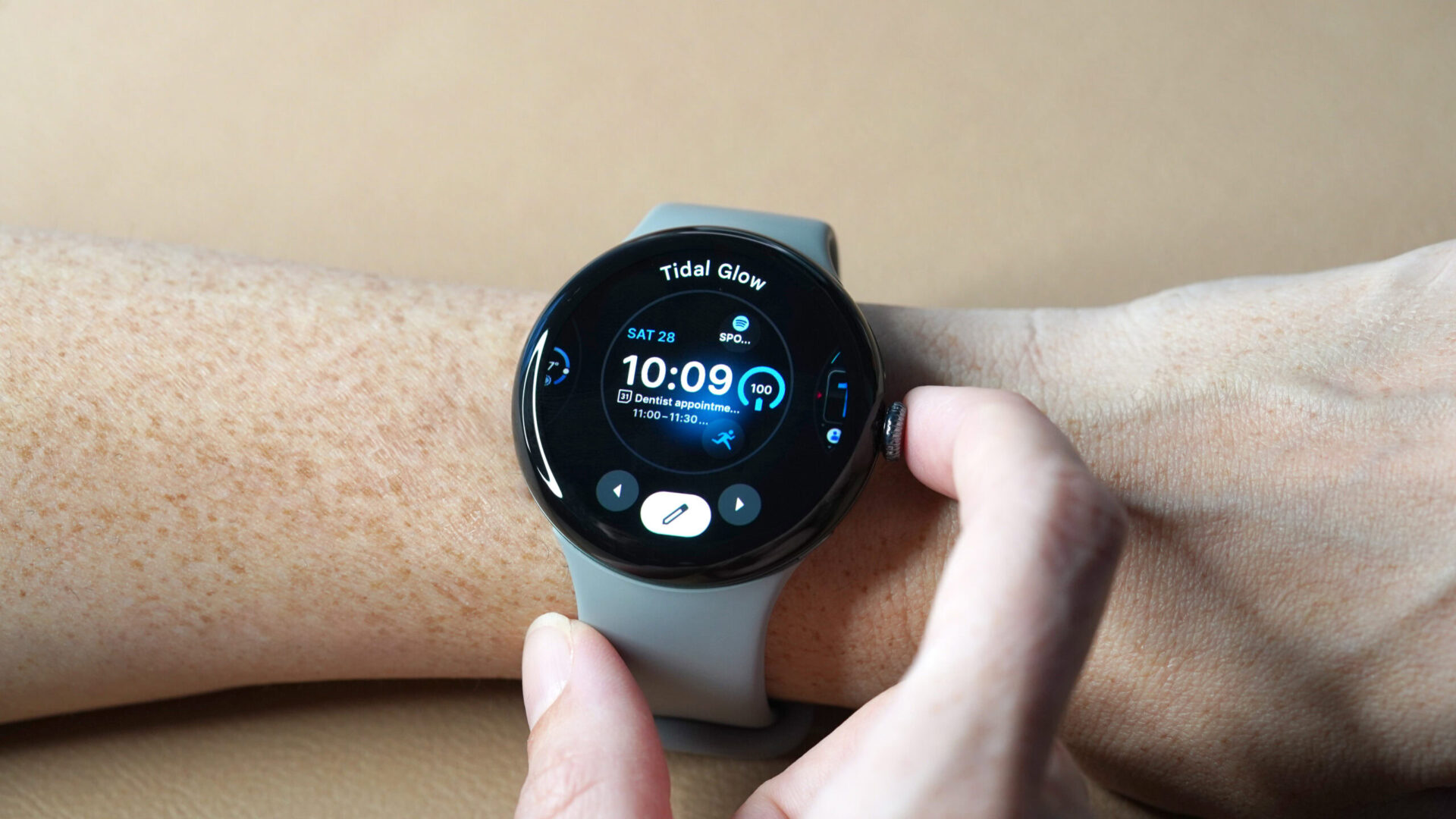 Pixel Watch Touch Lock now locks more, and users aren’t happy - Android ...