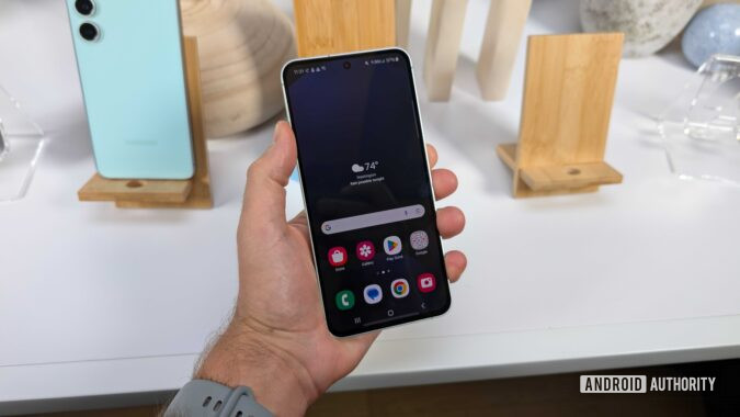 Galaxy S24 FE dengan desain yang elegan