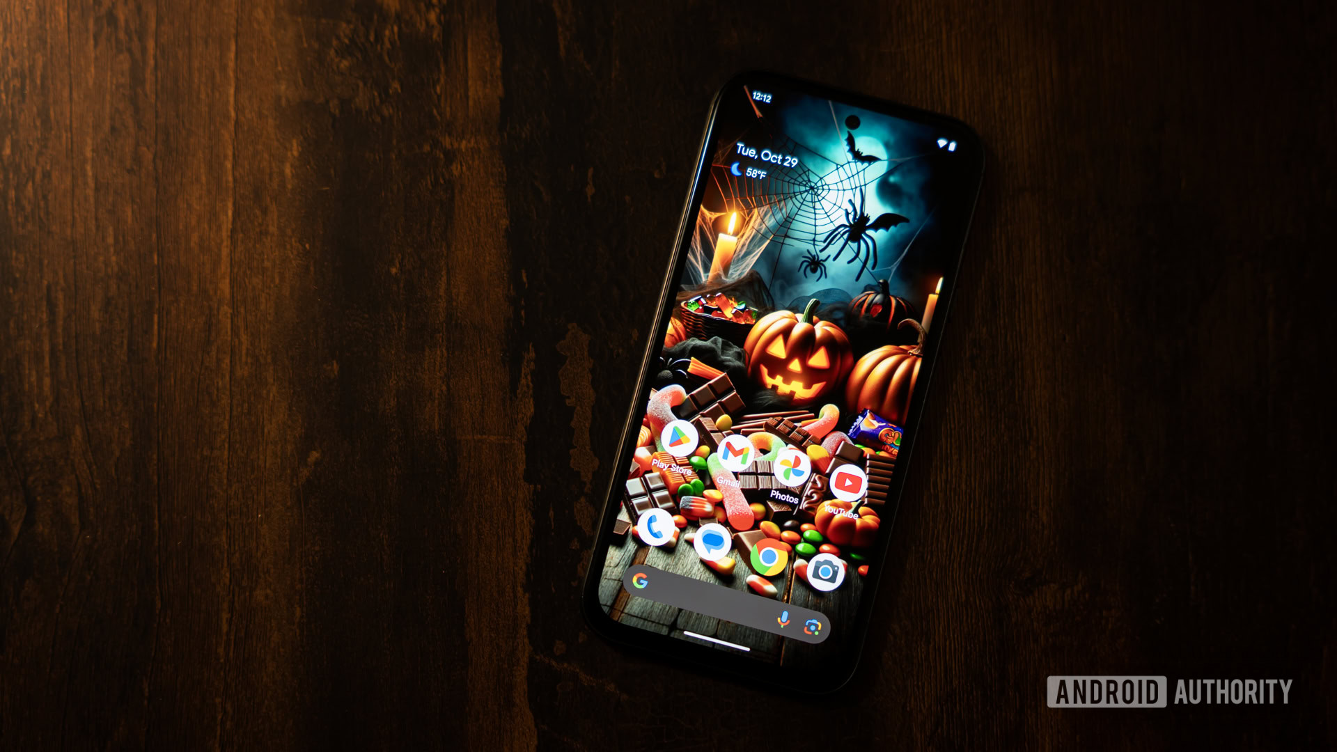 Halloween wallpaper on smartphone 1 Halloween wallpaper on smartphone 1
