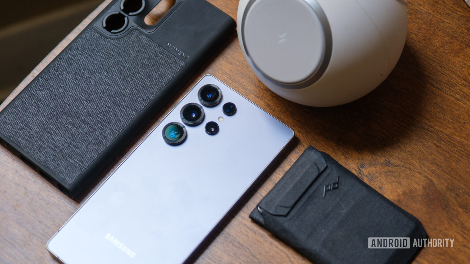 Samsung Galaxy S25 Ultra with magnetic accessories