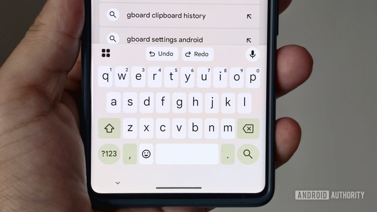 Gboard's undo/redo buttons are here, and here's why you'll want to use them