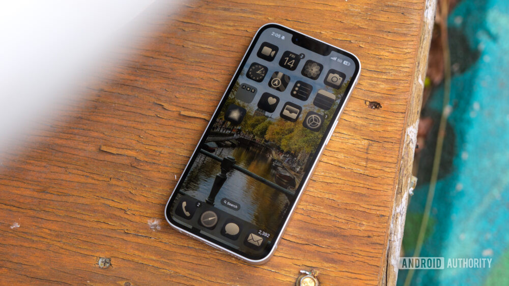 Qualcomm shares study showing Androids beat iPhone 16e on 5G