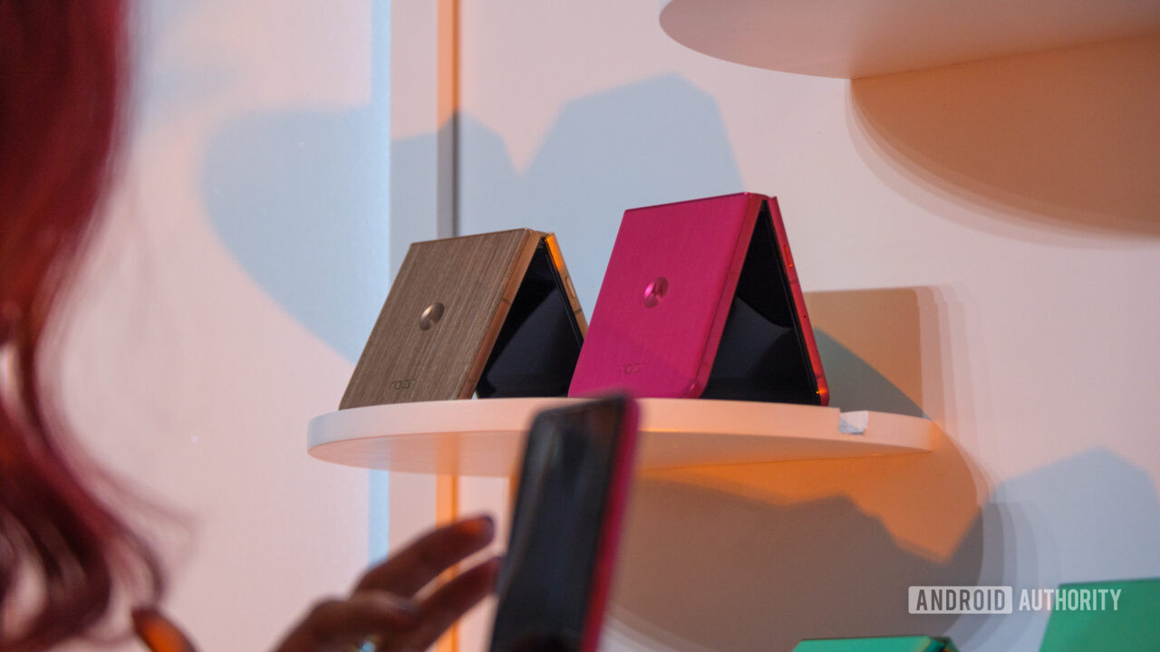 If you like pink, you can save 38% on the Motorola Razr Plus 2025 ...
