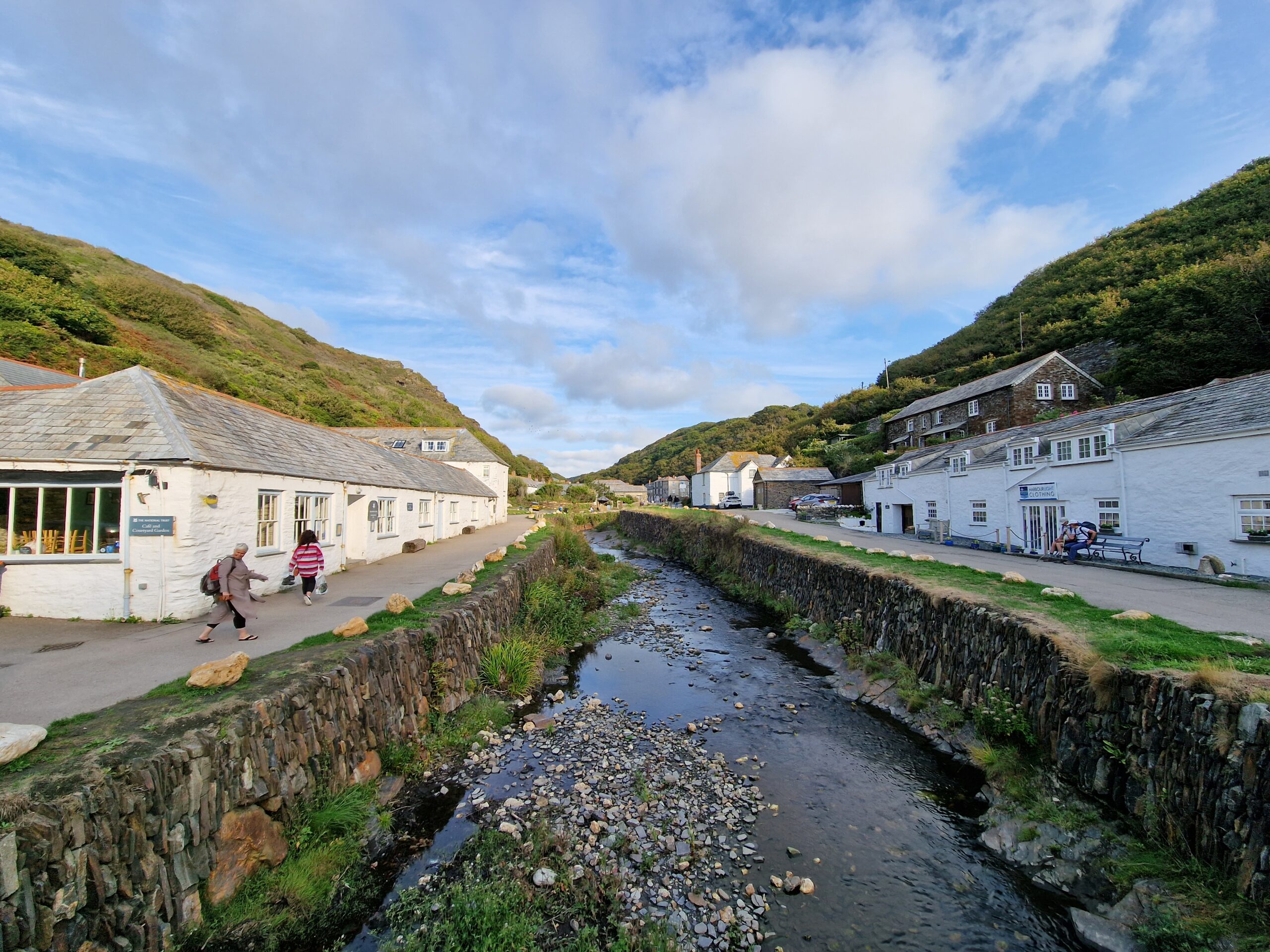 A photo of a Cornish village with a river in the middle