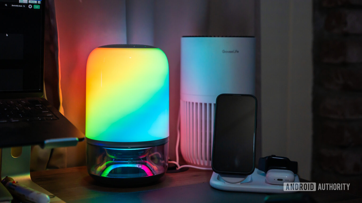 Deal: This smart table lamp combines JBL sound with cool lighting ...