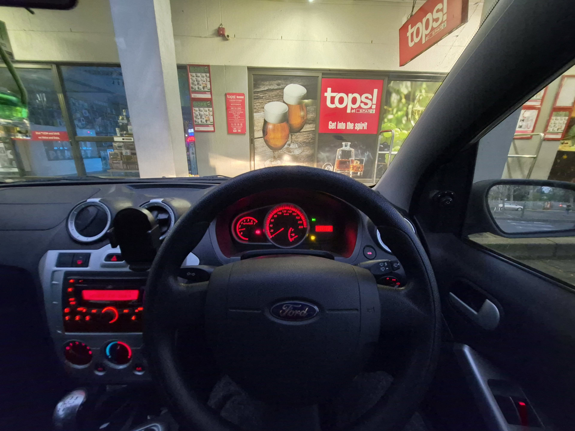 Samsung Galaxy Z Flip 7 FE car mixed lighting ultrawide