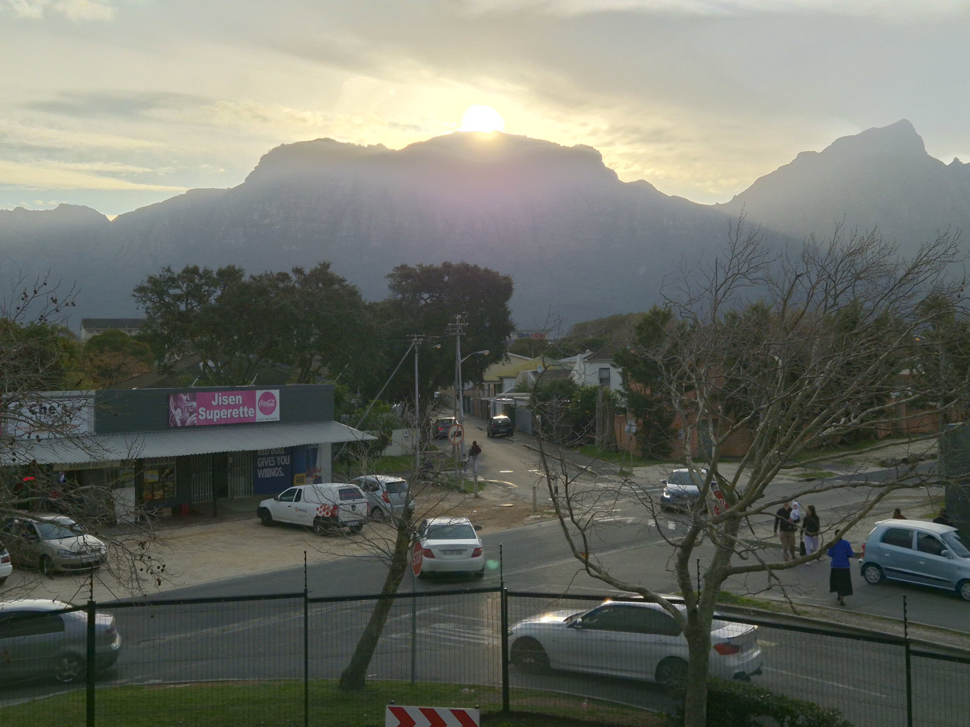 Samsung Galaxy Z Flip 7 FE mountain sunset 2x