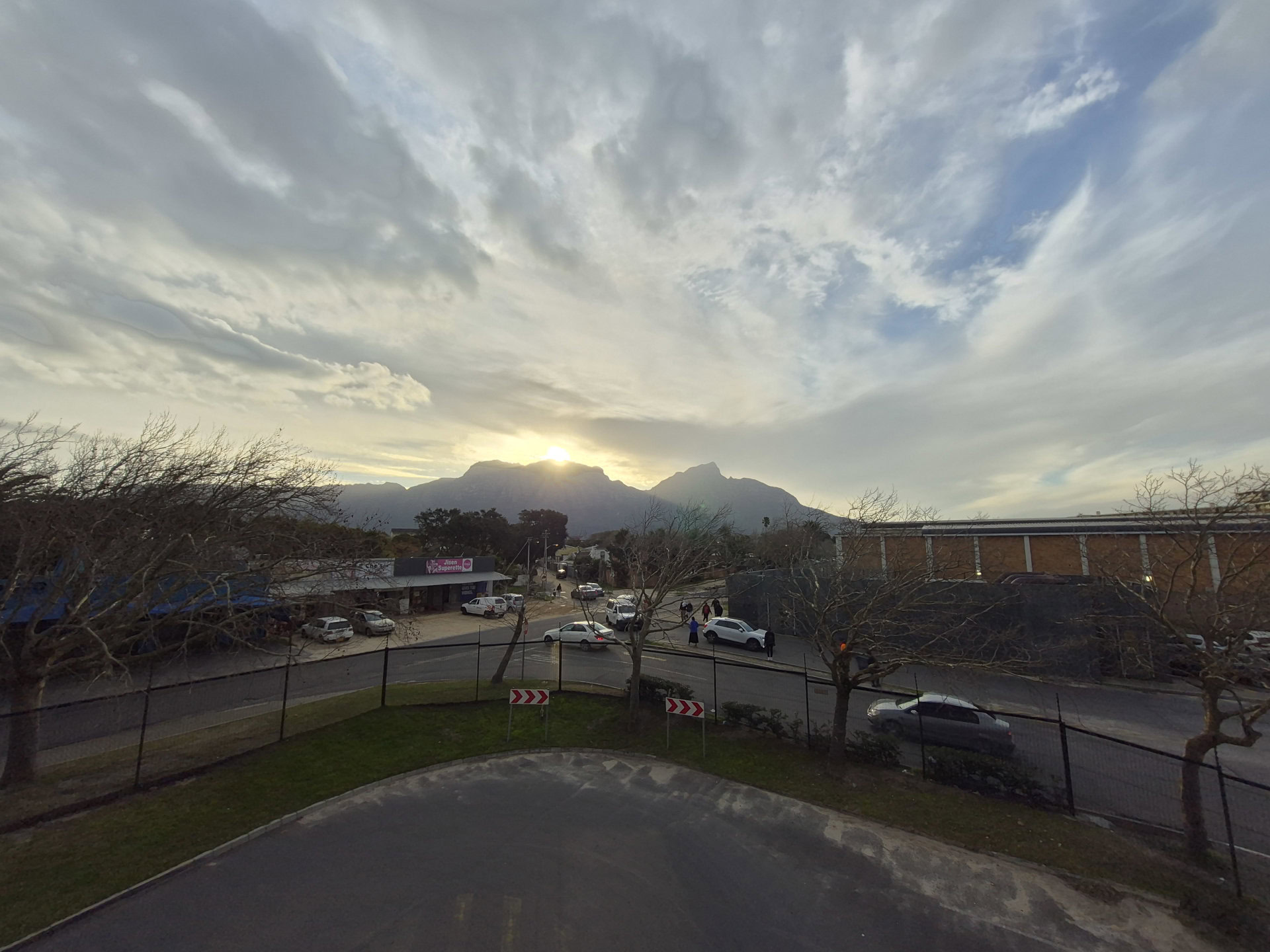 Samsung Galaxy Z Flip 7 FE mountain sunset ultrawide