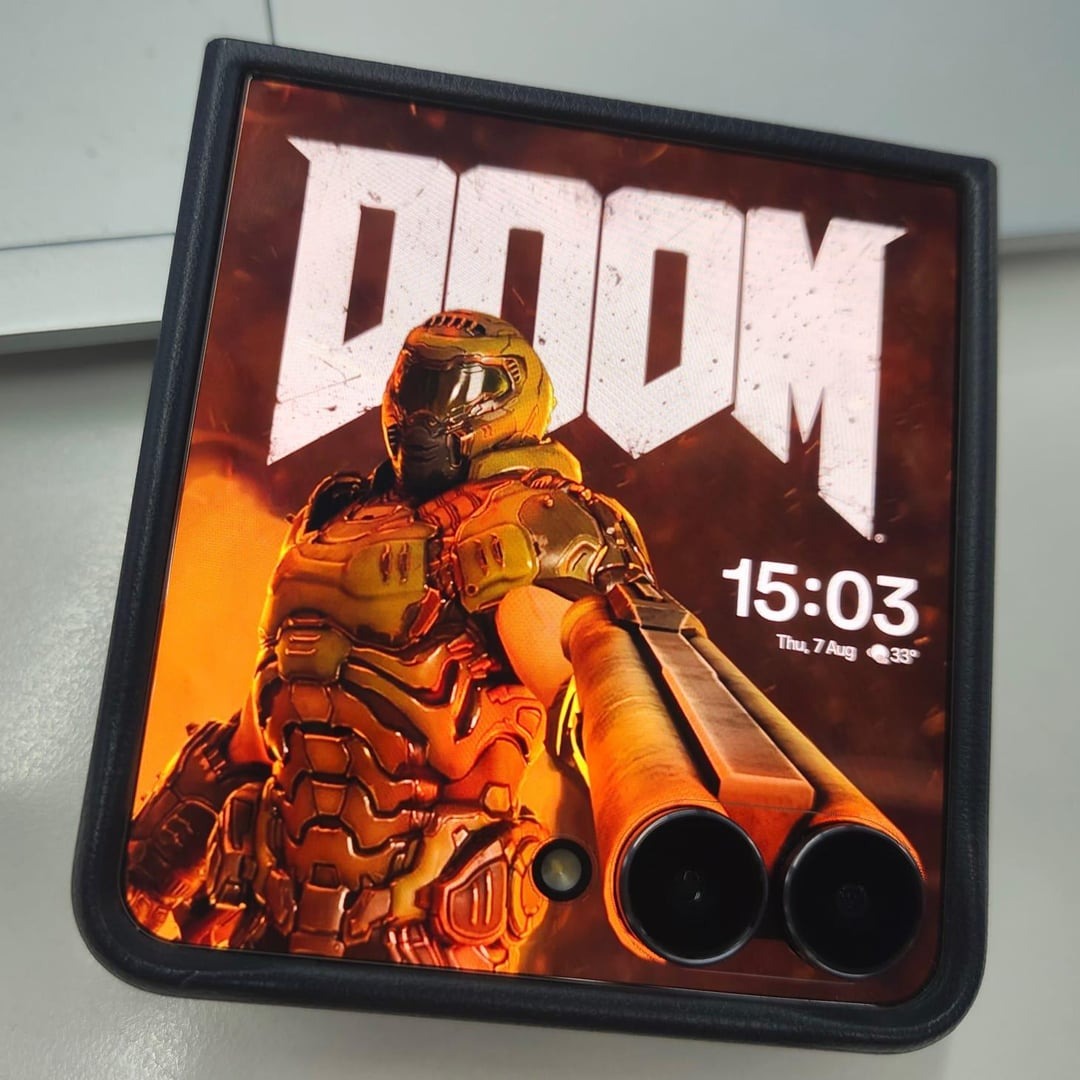 Samsung Galaxy Z Flip 7 doom cover screen wallpaper