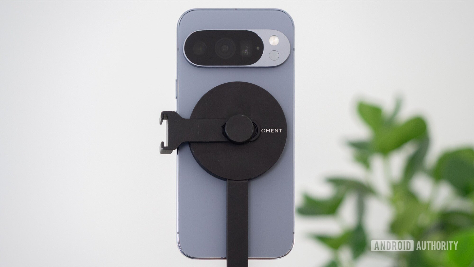 google pixel 10 pro qi2 magnetic moment tripod mount