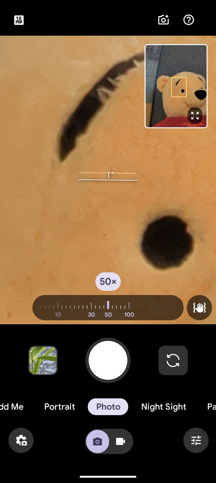 google pixel 10 pro screenshot camera app zoom level 50x