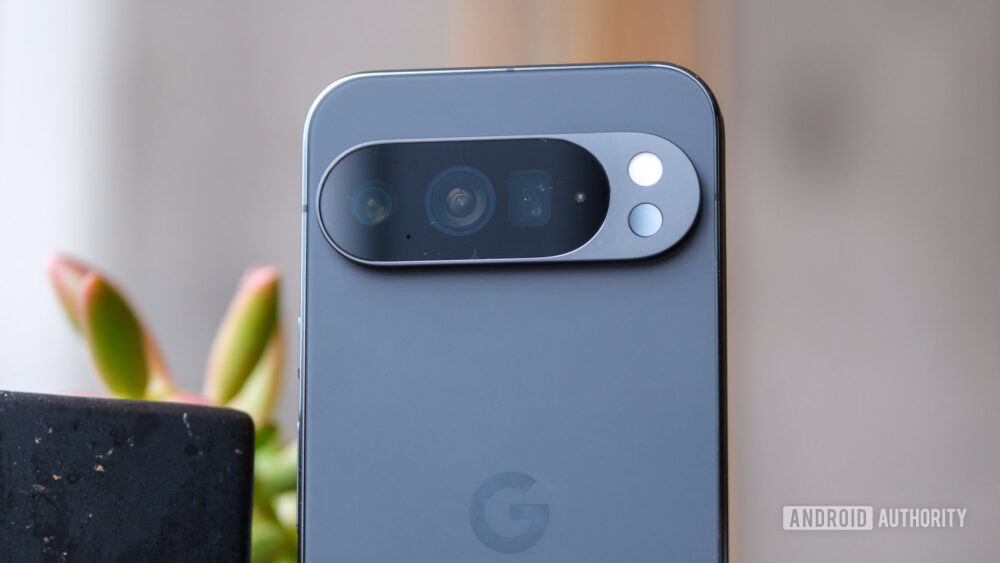 Samsung and Apple are putting the variable aperture on the wrong camera