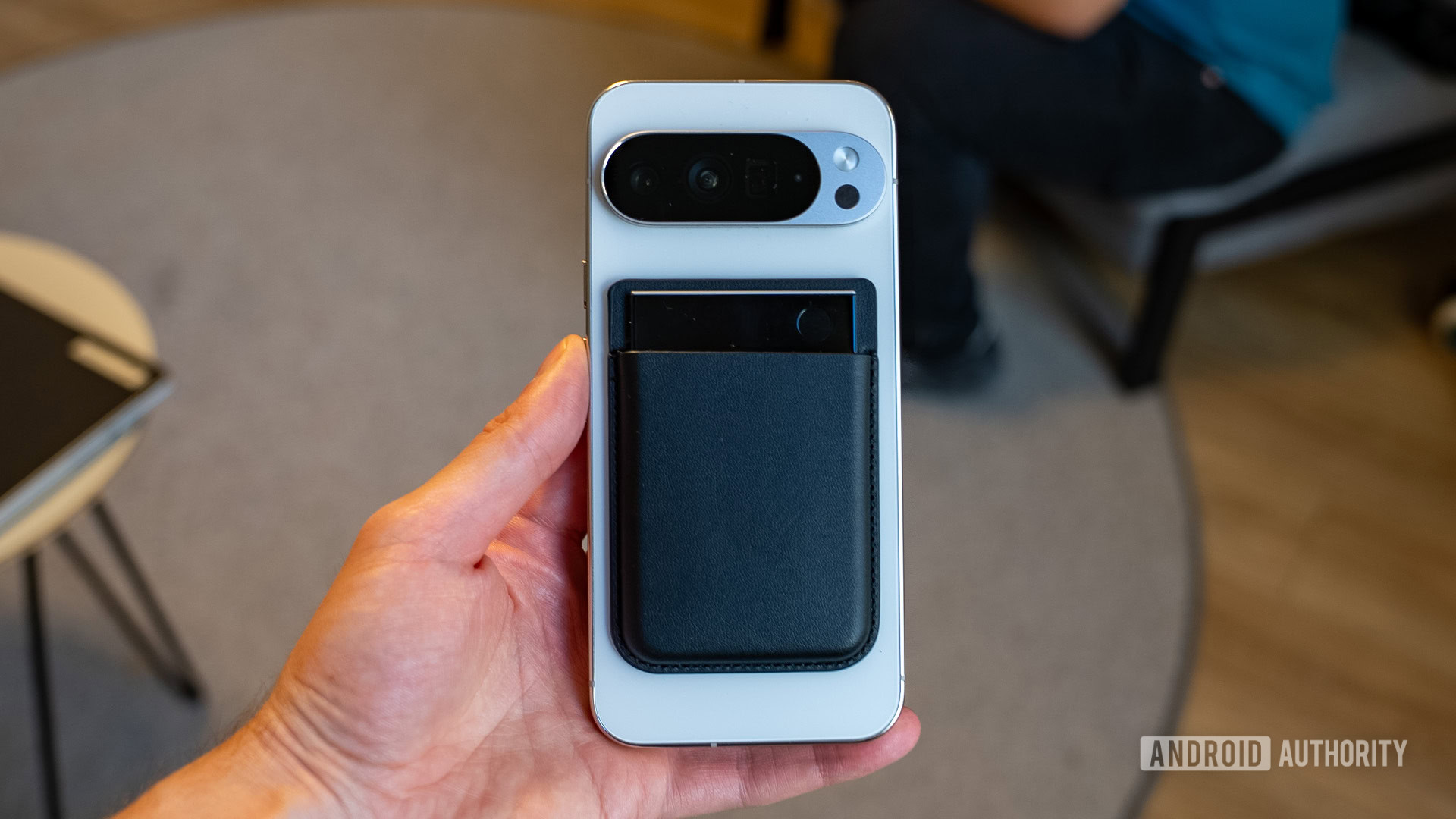 PLAUD Note Pro in hand (2)