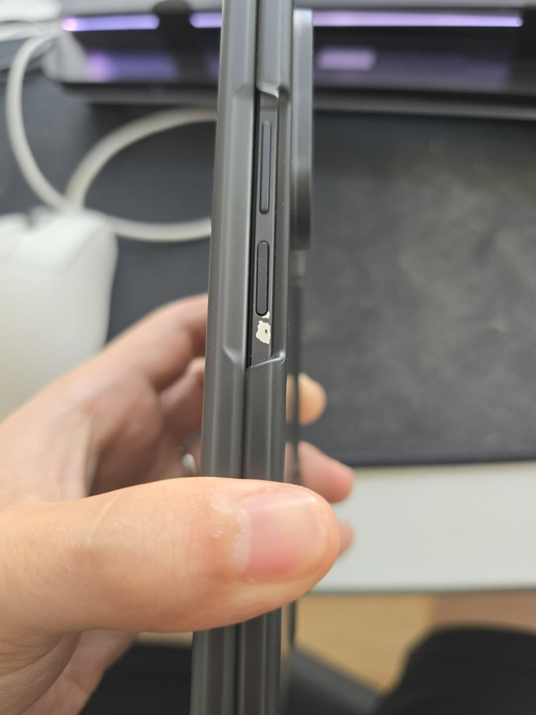 Samsung Galaxy Z Fold 7 paint chip aeonglitz