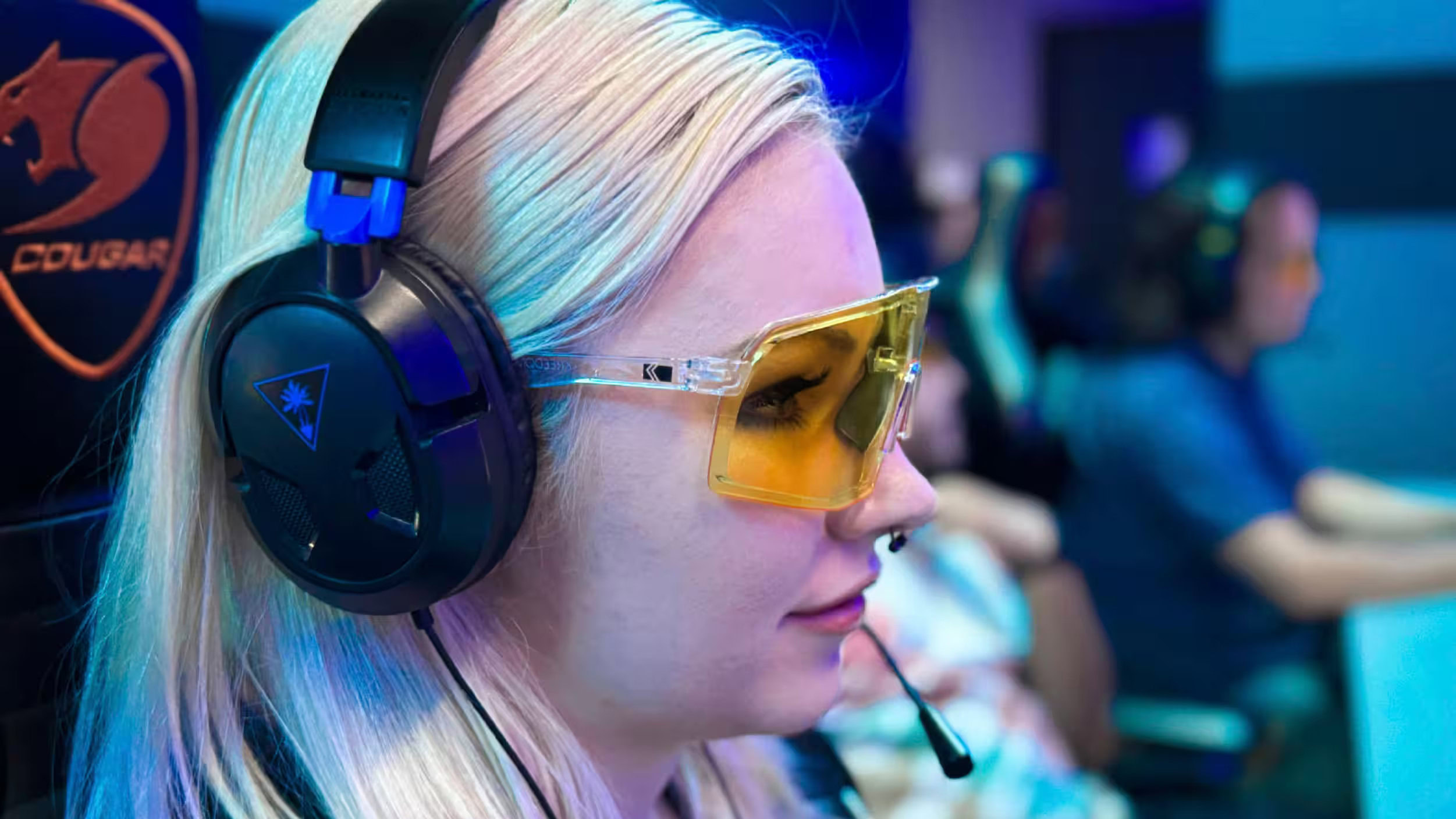 Woman wearing Kreedom Phoenix Shield Gaming Glasses Woman wearing Kreedom Phoenix Shield Gaming Glasses