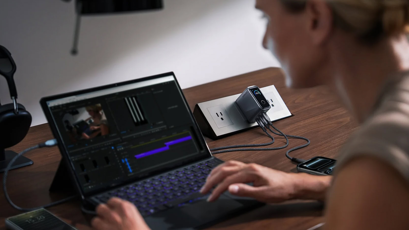 Anker Prime Charger 160W used by woman Anker Prime Charger 160W used by woman