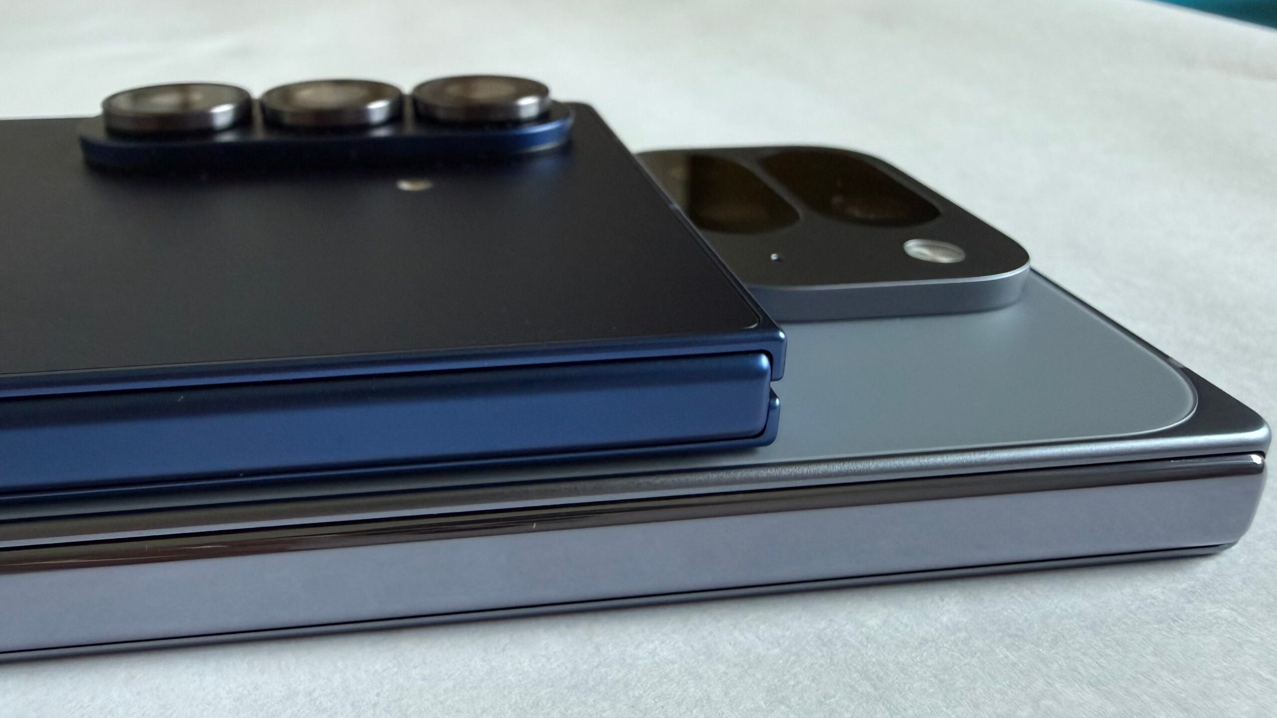 Galaxy Z Fold 7 vs Pixel 10 Pro Fold hinge