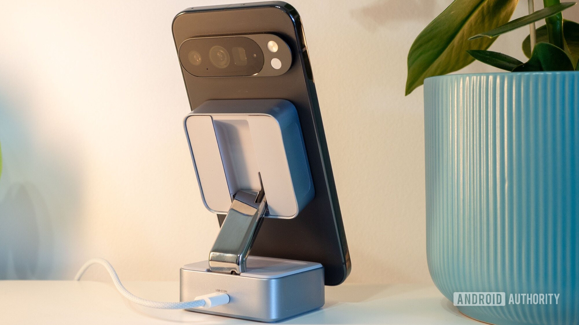 ugreen qi2 25w charger 3 in 1 stand 5