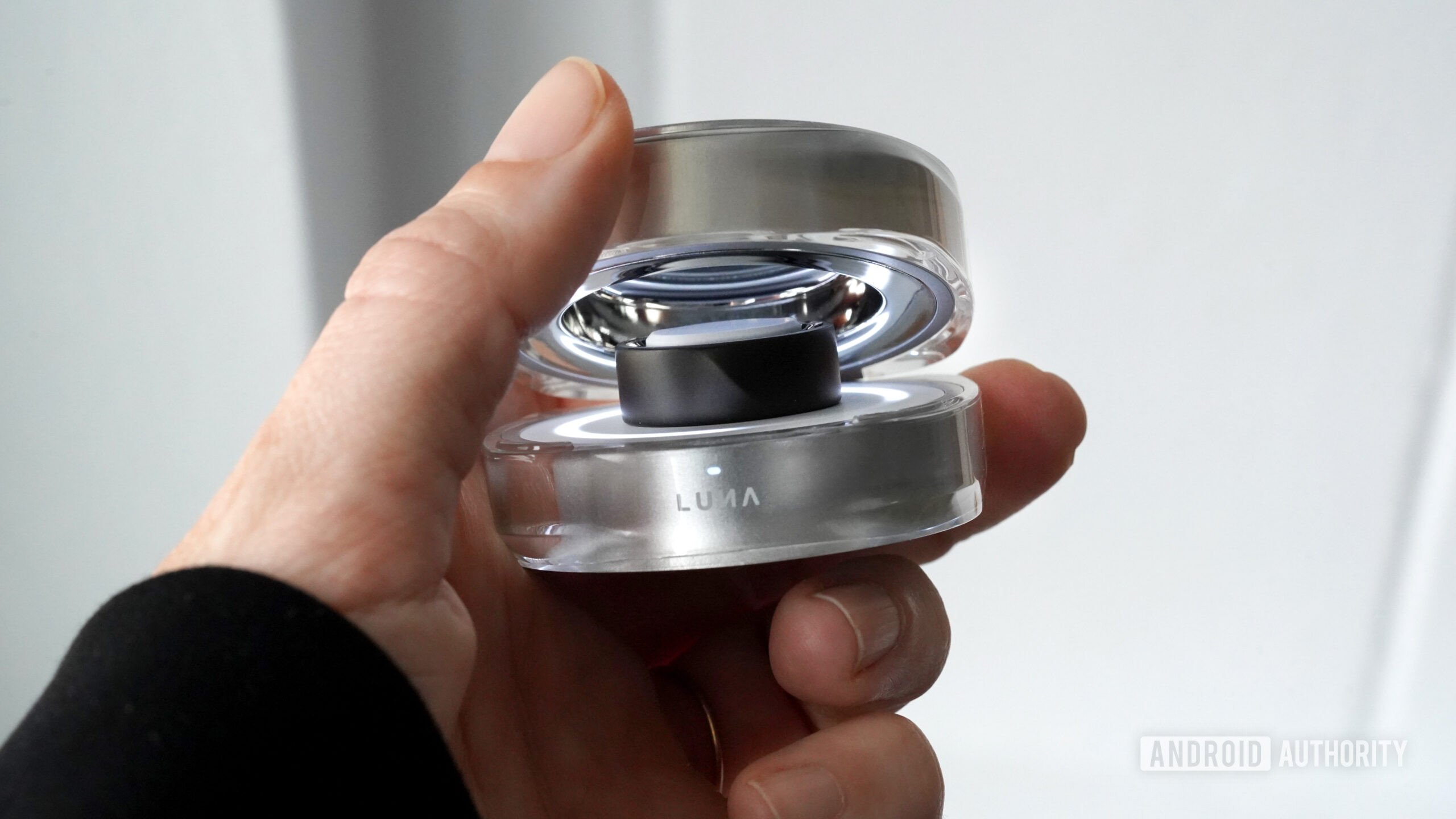 This subscription-free smart ring is a stylish Oura Ring alternative