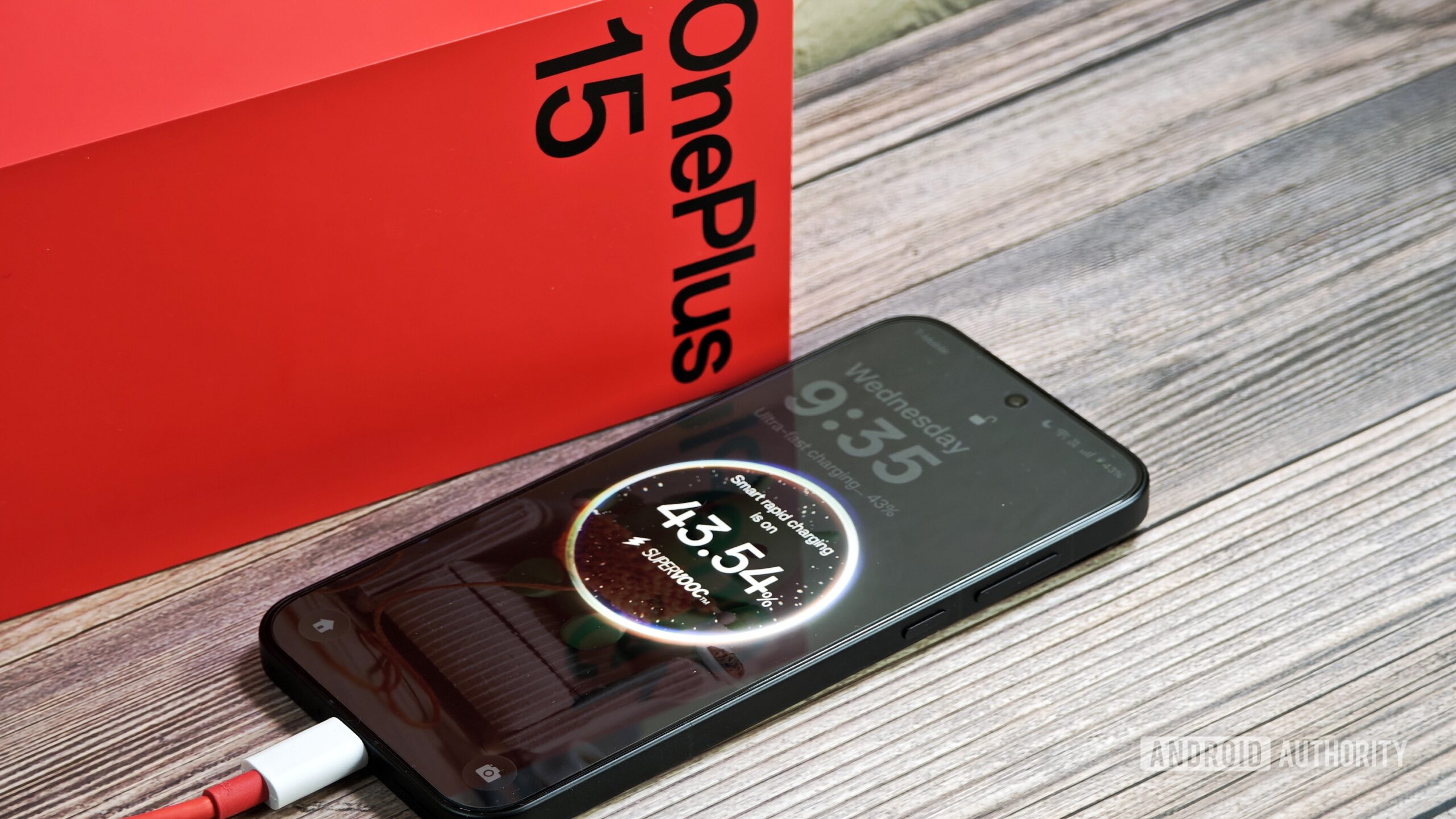 OnePlus 15 charging photo OnePlus 15 charging photo