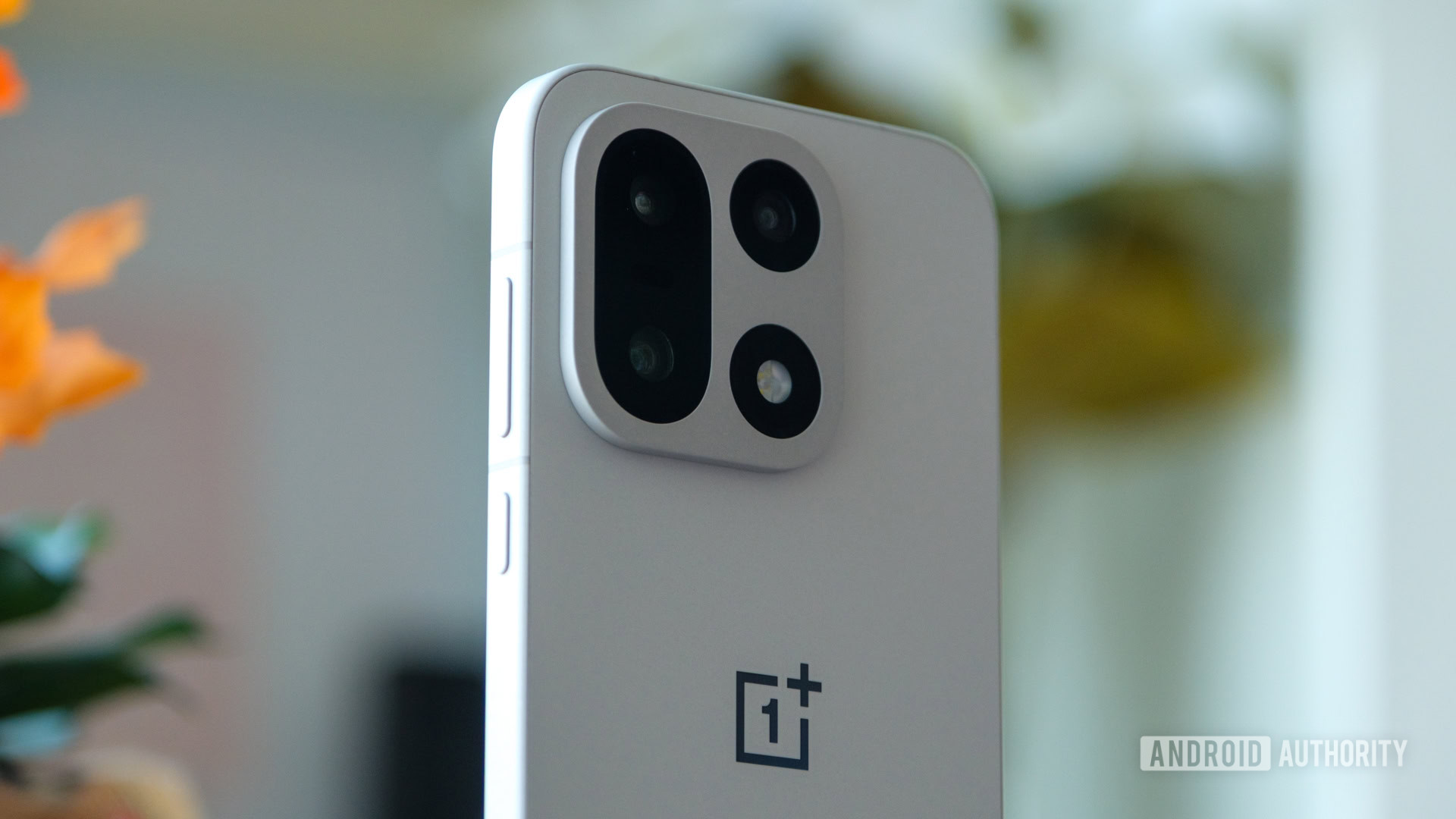 OnePlus 15 side buttons