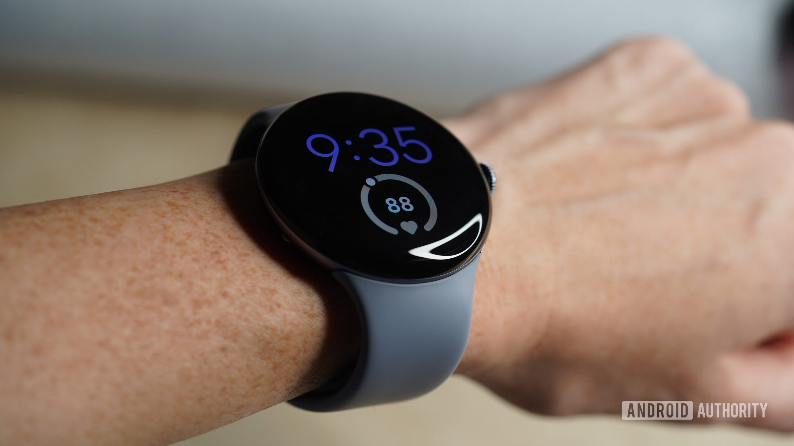 androidauthority.com - Kaitlyn Cimino - The Pixel Watch's design is holding it back
