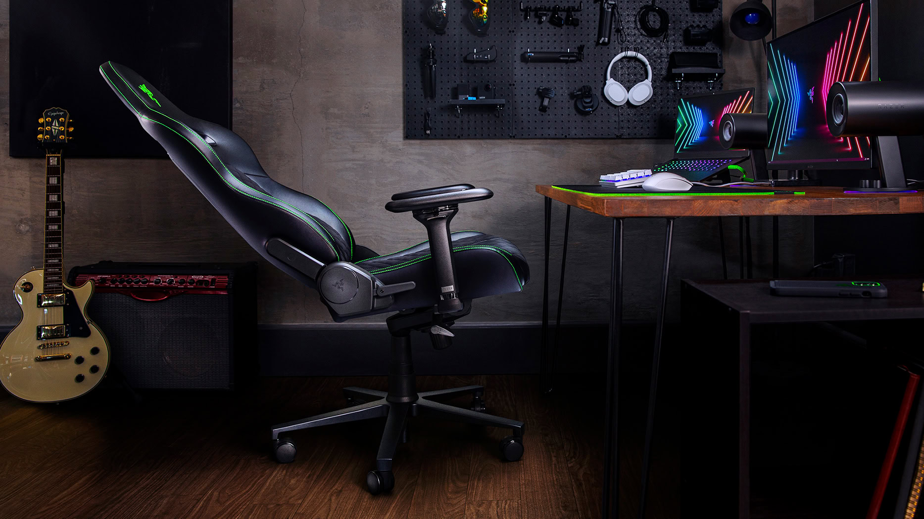 Razer Enki X in office studio