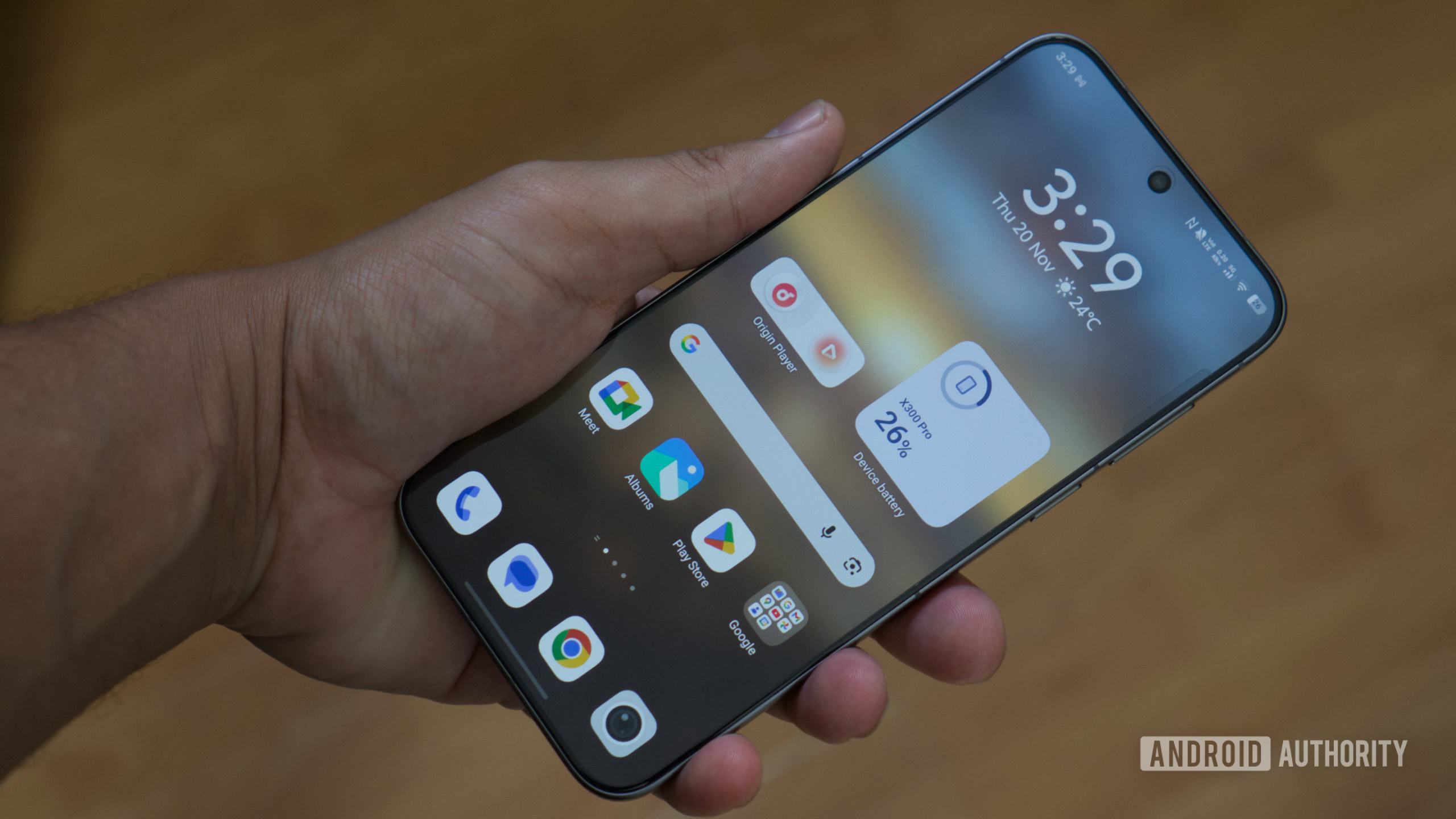 Vivo X300 Pro home screen in hand Vivo X300 Pro home screen in hand