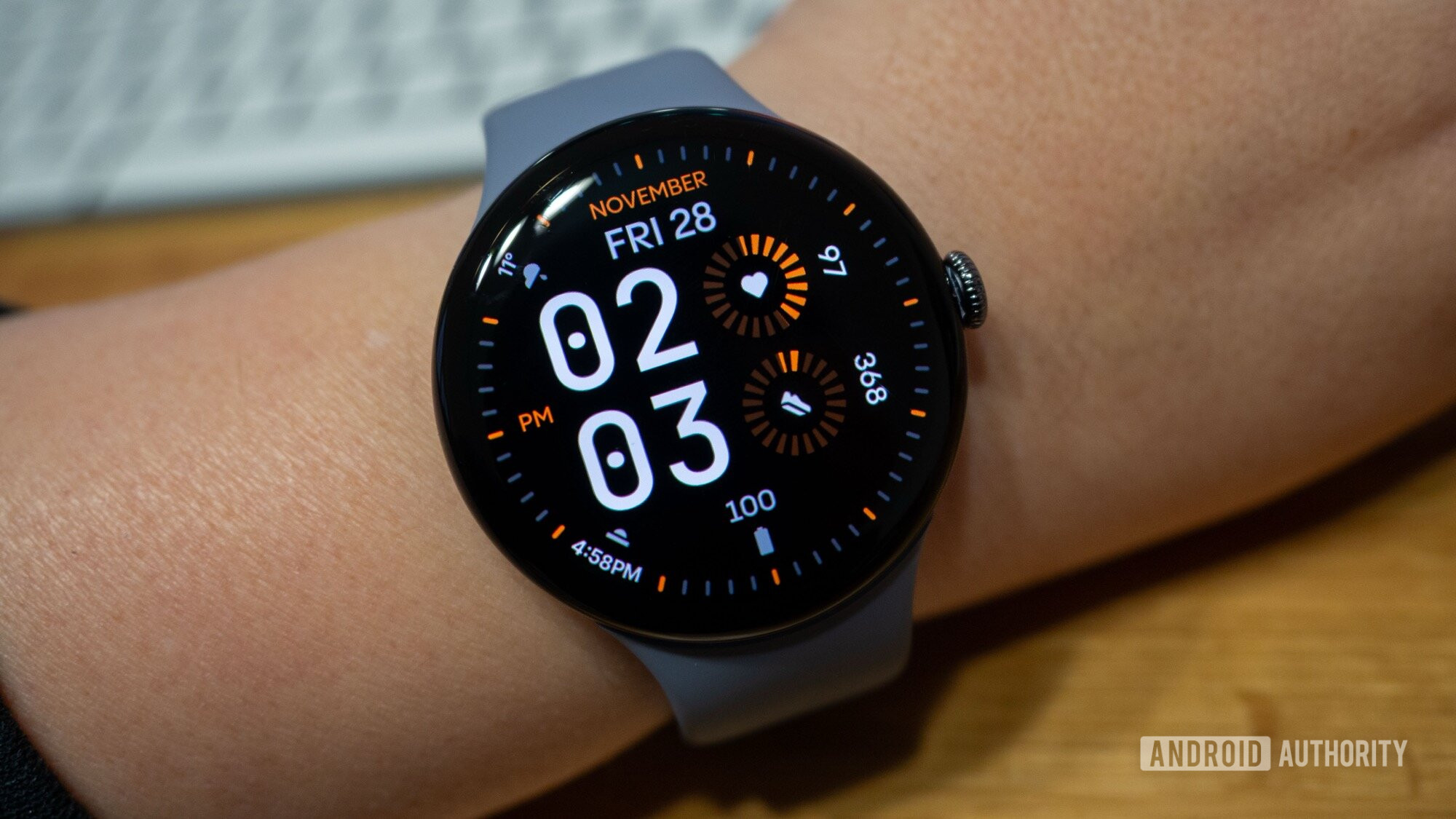 google pixel watch 4 renn digital watch face