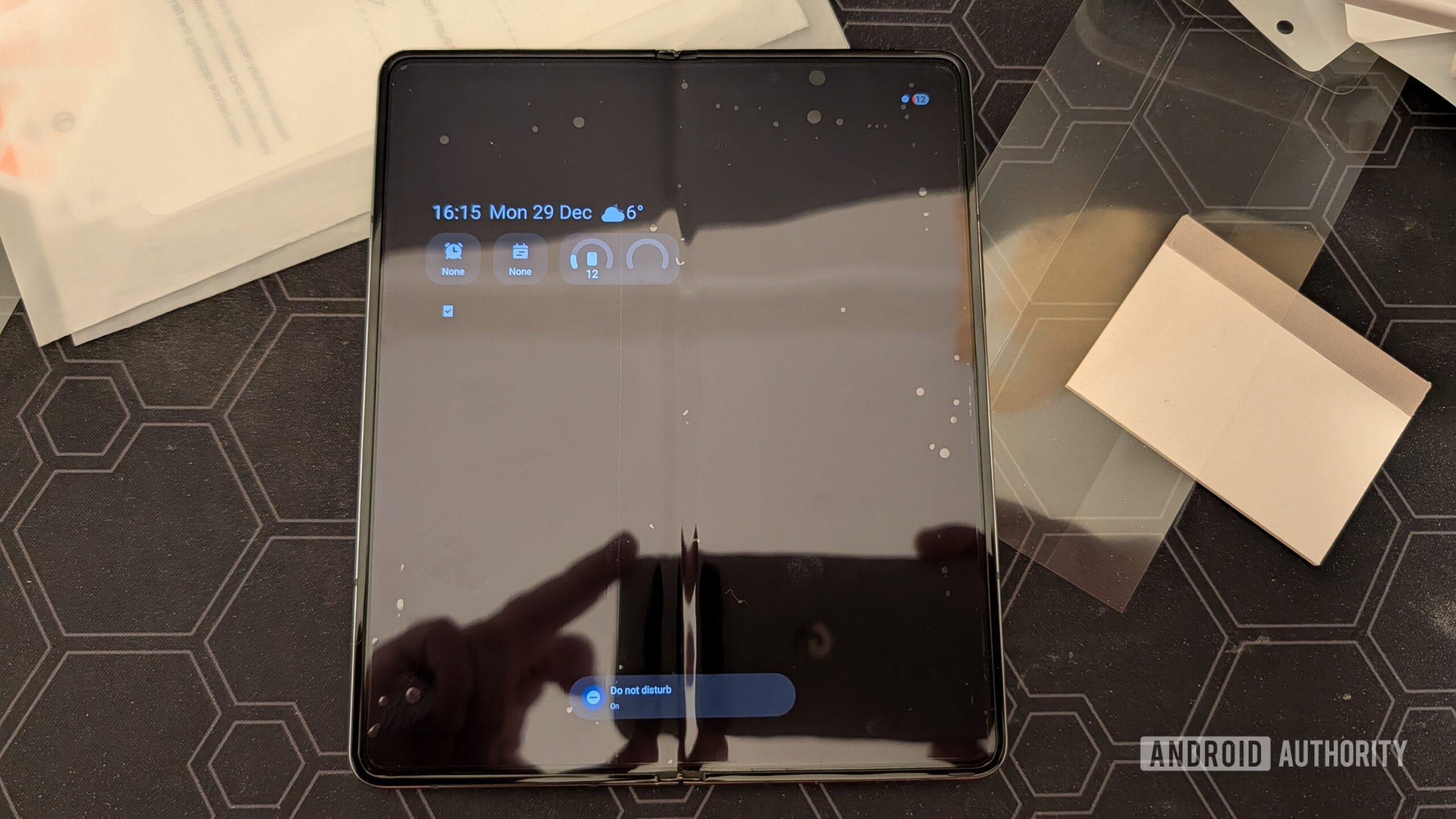 Fold 4 screen protector bubble 1